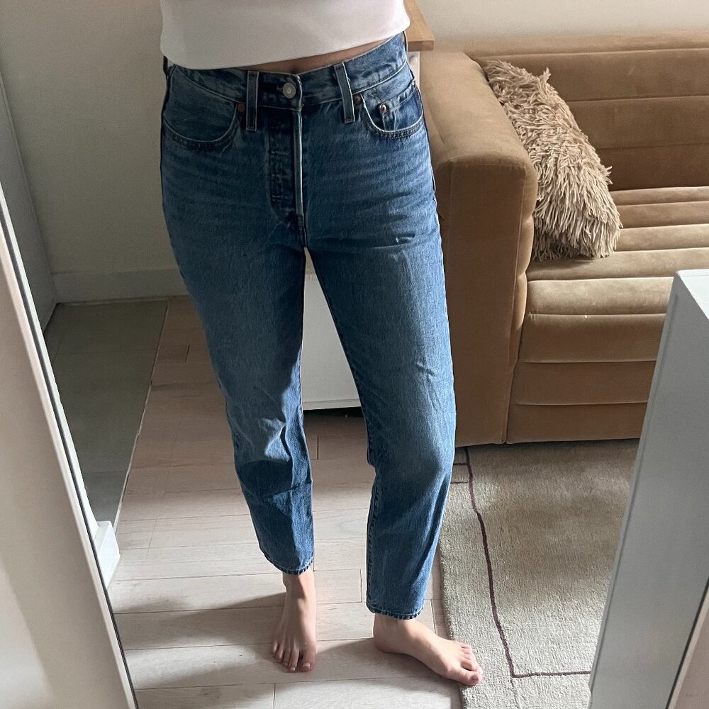 Levi's Blue Straight Leg Women's Jeans - Picture 2 of 5